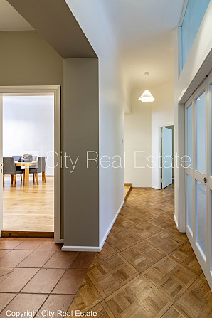 Фасадный дом, благоустроенный озеленённый двор, лестничная клетка после Рига - изображение 17