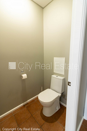 Фасадный дом, благоустроенный озеленённый двор, лестничная клетка после Рига - изображение 16