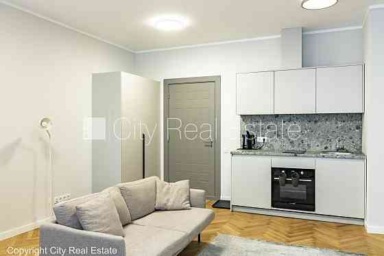 Фасадный дом, реновированный дом, благоустроенная озеленённая территория, лифт, Рига