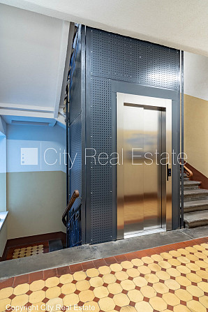 Фасадный дом, реновированный дом, благоустроенная озеленённая территория, лифт, Рига - изображение 12