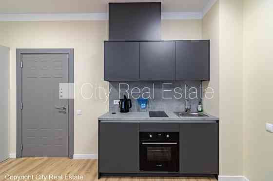 Фасадный дом, реновированный дом, благоустроенная озеленённая территория, лифт, Рига