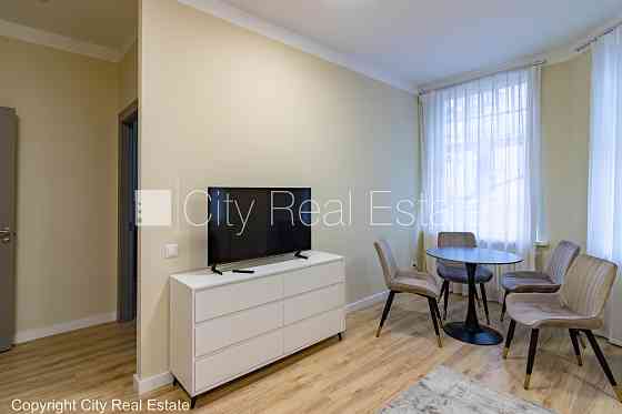 Фасадный дом, реновированный дом, благоустроенная озеленённая территория, лифт, Рига