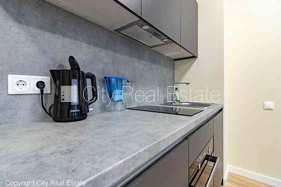 Фасадный дом, реновированный дом, благоустроенная озеленённая территория, лифт, Рига