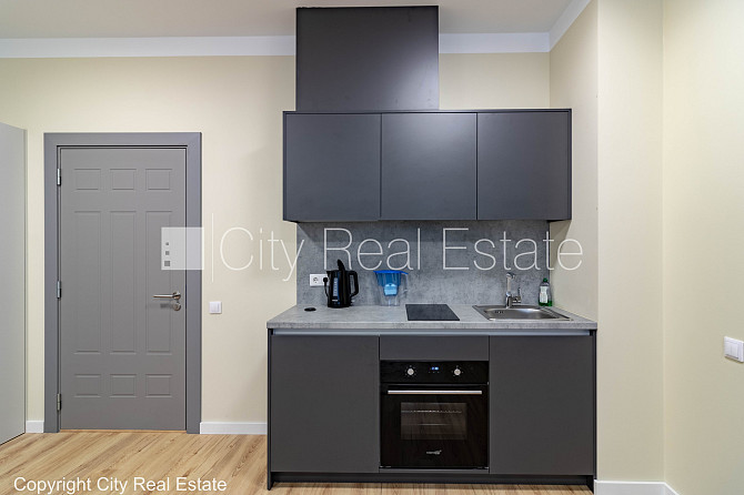 Фасадный дом, реновированный дом, благоустроенная озеленённая территория, лифт, Рига - изображение 5