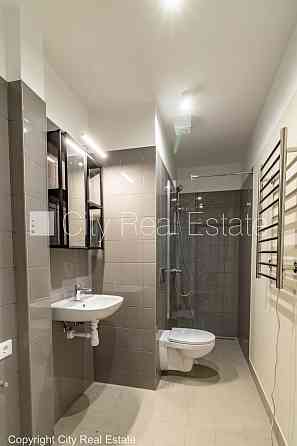 Фасадный дом, реновированный дом, благоустроенная озеленённая территория, лифт, Рига