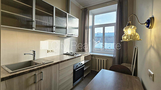 Fasādes māja, slēgts pagalms, iespēja nomāt autostāvvietu, ieeja no pagalma, logi vērsti Rīga - foto 19