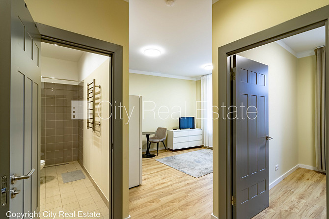 Fasādes māja, renovēta māja, labiekārtota apzaļumota teritorija, ieeja no ielas, ir lifts, Rīga - foto 12