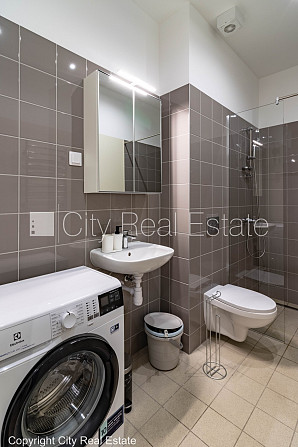 Fasādes māja, renovēta māja, labiekārtota apzaļumota teritorija, ieeja no ielas, ir lifts, Rīga - foto 16