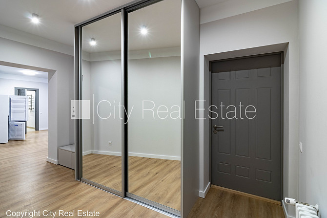 Фасадный дом, реновированный дом, благоустроенная озеленённая территория, лифт, Рига - изображение 5