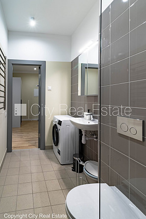 Fasādes māja, renovēta māja, labiekārtota apzaļumota teritorija, ieeja no ielas, ir lifts, Rīga - foto 17