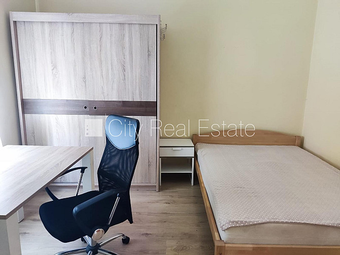 Здание во дворе, реновированный дом, благоустроенная озеленённая территория, Рига - изображение 14