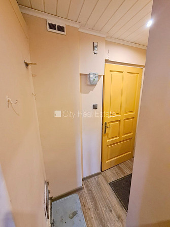 Здание во дворе, место для машины, вход со двора, окна выходят во двор, Рига - изображение 17