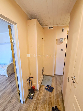 Здание во дворе, место для машины, вход со двора, окна выходят во двор, Рига - изображение 11