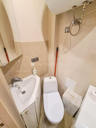 Здание во дворе, место для машины, вход со двора, окна выходят во двор, Рига - изображение 12