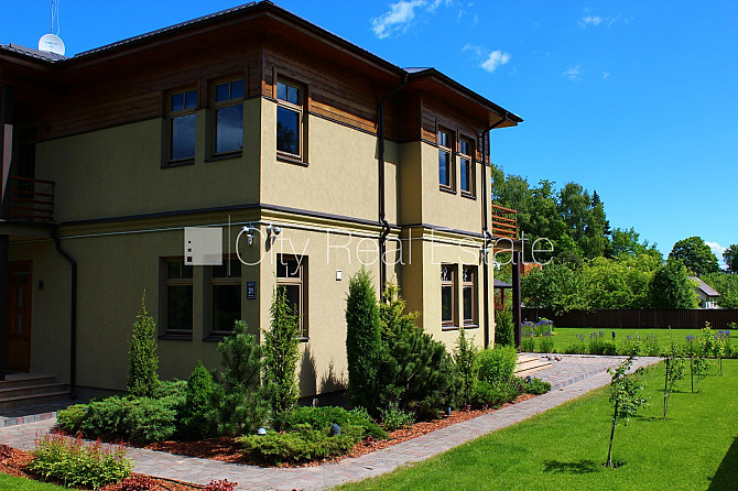 Privātmāja, labiekārtota apzaļumota teritorija, iežogota teritorija, teritorijas iebrauktuves Jūrmala - foto 2