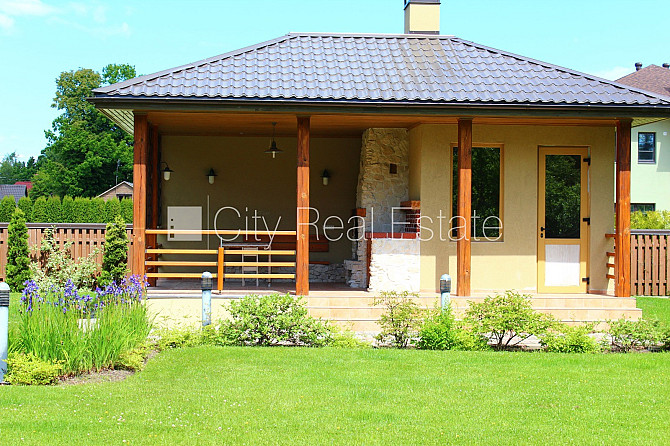 Privātmāja, labiekārtota apzaļumota teritorija, iežogota teritorija, teritorijas iebrauktuves Jūrmala - foto 10