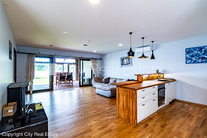 Privātmāja, labiekārtota apzaļumota teritorija, iežogota teritorija, teritorijas iebrauktuves Rīga - foto 16