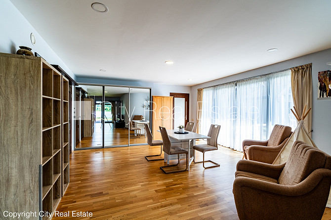 Privātmāja, labiekārtota apzaļumota teritorija, iežogota teritorija, teritorijas iebrauktuves Rīga - foto 7