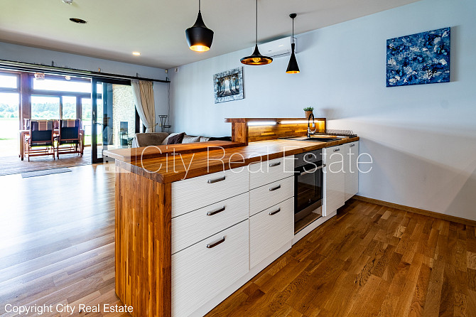 Privātmāja, labiekārtota apzaļumota teritorija, iežogota teritorija, teritorijas iebrauktuves Rīga - foto 19