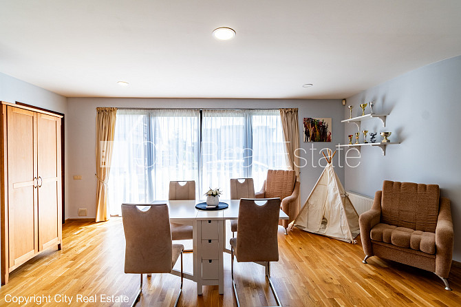 Privātmāja, labiekārtota apzaļumota teritorija, iežogota teritorija, teritorijas iebrauktuves Rīga - foto 5