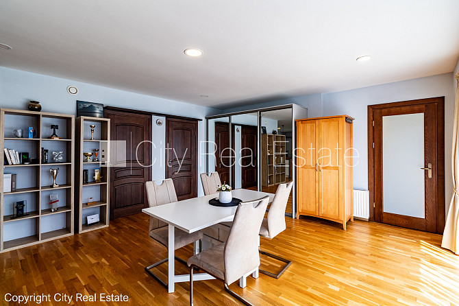 Privātmāja, labiekārtota apzaļumota teritorija, iežogota teritorija, teritorijas iebrauktuves Rīga - foto 6