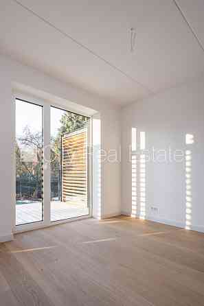 Рядный дом, благоустроенная озеленённая территория, закрытая территория, место Рига