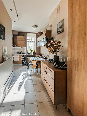 Fasādes māja, restaurēta māja, labiekārtots apzaļumots pagalms, slēgts pagalms, maksas Rīga - foto 3