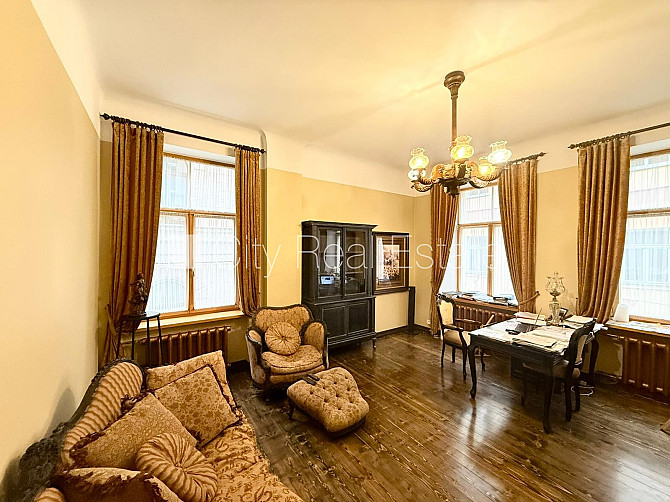 Фасадный дом, реновированный дом, подъездная дорога покрыта брущаткoй, вход с Рига - изображение 8