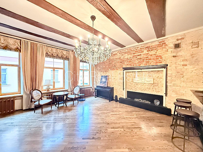 Фасадный дом, реновированный дом, подъездная дорога покрыта брущаткoй, вход с Рига - изображение 2