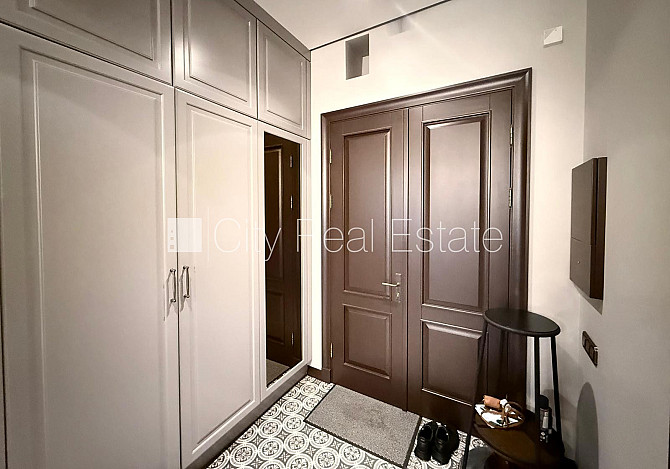 Фасадный дом, реновированный дом, подъездная дорога покрыта брущаткoй, вход с Рига - изображение 13