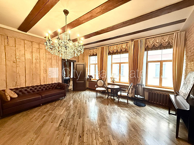 Фасадный дом, реновированный дом, подъездная дорога покрыта брущаткoй, вход с Рига - изображение 1