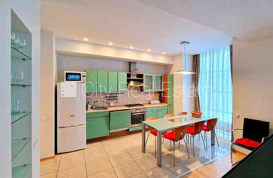 Земля в собственности, новостройка, стены из керамзитных блоков, благоустроенный Юрмала