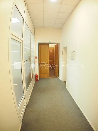 Fasādes māja, renovēta māja, viena kvadrātmetra apsaimniekošanas maksa mēnesī  1.5 EUR, ir Rīga - foto 8