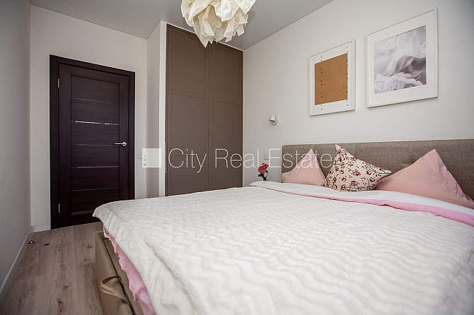 Jaunceltne, fasādes māja, slēgts pagalms, vieta automašīnai, ieeja no pagalma, kāpņu telpa Rīga - foto 5