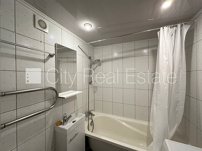 Pagalma māja, labiekārtota apzaļumota teritorija, vieta vairākām automašīnām, ieeja no Rīga - foto 11