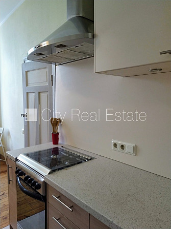 Pagalma ēka, renovēta māja, slēgts pagalms, ieeja no pagalma, kāpņu telpa pēc kosmētiskā Rīga - foto 18