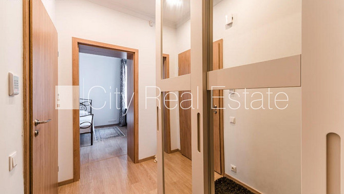 Restaurēta māja, kāpņu telpa pēc kosmētiskā remonta, logi vērsti uz pagalma pusi, Rīga - foto 8