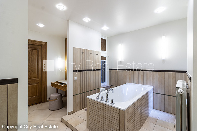 Pagalma māja, renovēta māja, dzīvokļu skaits ēkā  11 gab., slēgts pagalms, teritorijas Rīga - foto 17