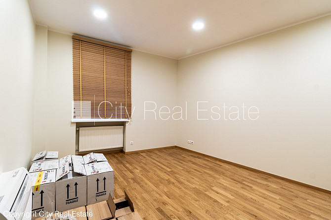 Фасадный дом, реновированный дом, благоустроенный озеленённый двор, закрытый Рига - изображение 10