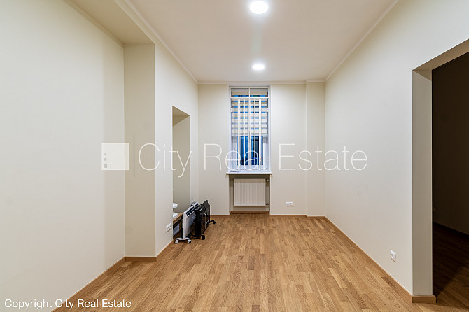 Фасадный дом, реновированный дом, благоустроенный озеленённый двор, закрытый Рига - изображение 12