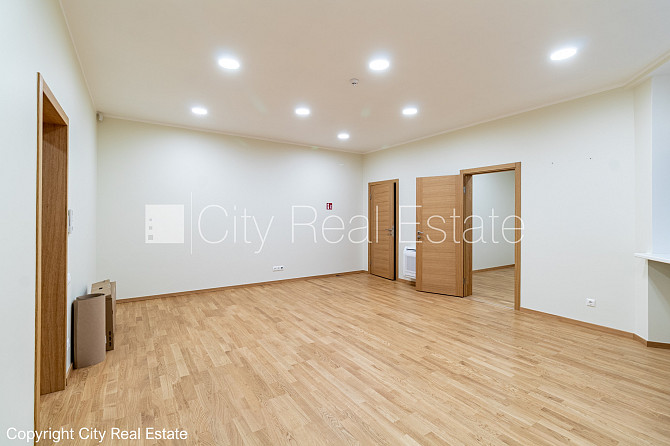 Фасадный дом, реновированный дом, благоустроенный озеленённый двор, закрытый Рига - изображение 2