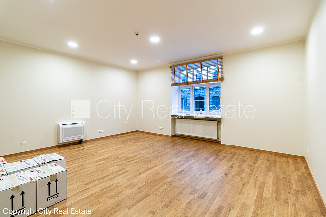 Фасадный дом, реновированный дом, благоустроенный озеленённый двор, закрытый Рига - изображение 7