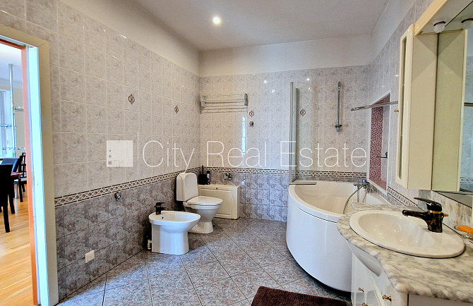 Земля в собственности, фасадный дом, реновированный дом, кирпичные стены, фасад с Рига - изображение 8