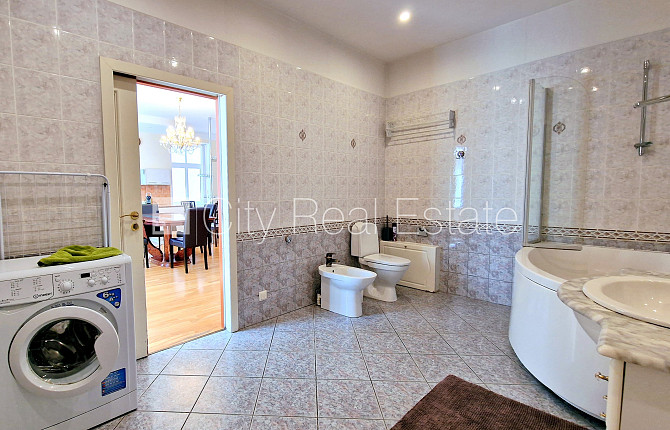 Земля в собственности, фасадный дом, реновированный дом, кирпичные стены, фасад с Рига - изображение 6