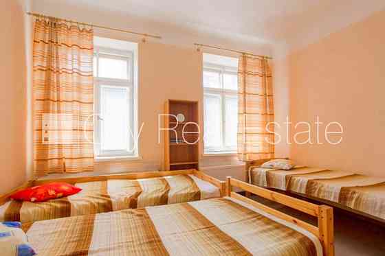 Здание во дворе, вход со двора, высокие потолки, газовое отопление, покрашенные Рига