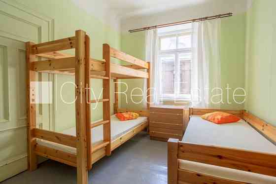 Здание во дворе, вход со двора, высокие потолки, газовое отопление, покрашенные Рига