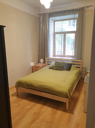 Дом во дворе, реновированный дом, фасад отделанный декоративным кирпечём, Рига - изображение 1