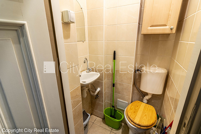 Fasādes māja, ir lifts, kāpņu telpa pēc kapitālā remonta, istabas izolētas 2 gab., studio Rīga - foto 13