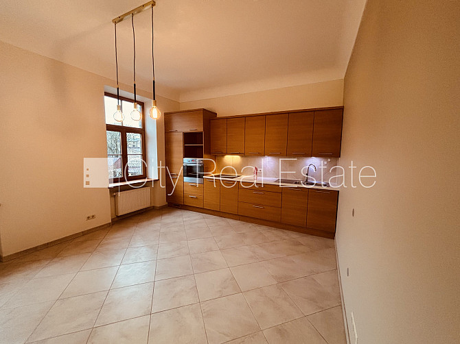 Fasādes māja, labiekārtota apzaļumota teritorija, teritorijas iebrauktuves vārti aprīkoti ar Rīga - foto 20