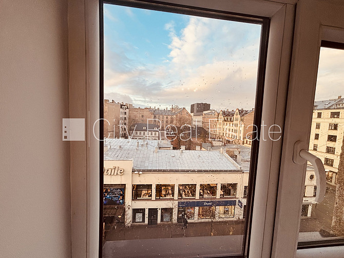 Logi vērsti uz ielas pusi, plašs skats no loga, mājā mainīta jauna elektroinstalācija, mājā Rīga - foto 19